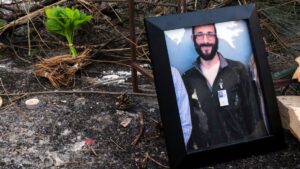 Witnesses To Alex Pretti Killing Say They’re Afraid To Go Home In Sworn Affidavits