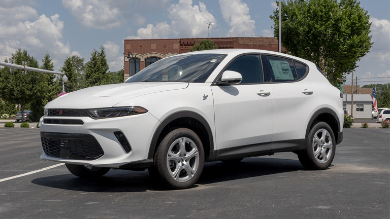 Chrysler Recalls Nearly 49,000 Vehicles Over Rear Seat-Belt Retraction Defect