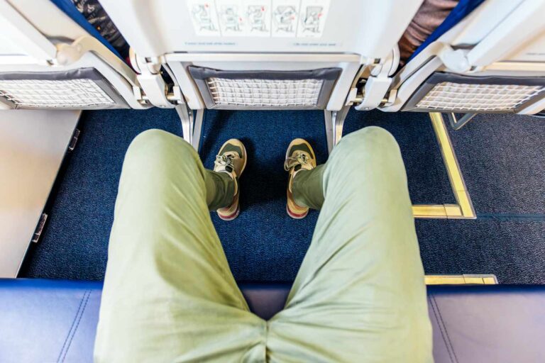 American Airlines’ App Will Automatically Move Solo Travelers Out of Middle Seats — Why This Matters for Airline Tech